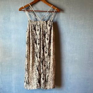 C wonder dress with playful straps.